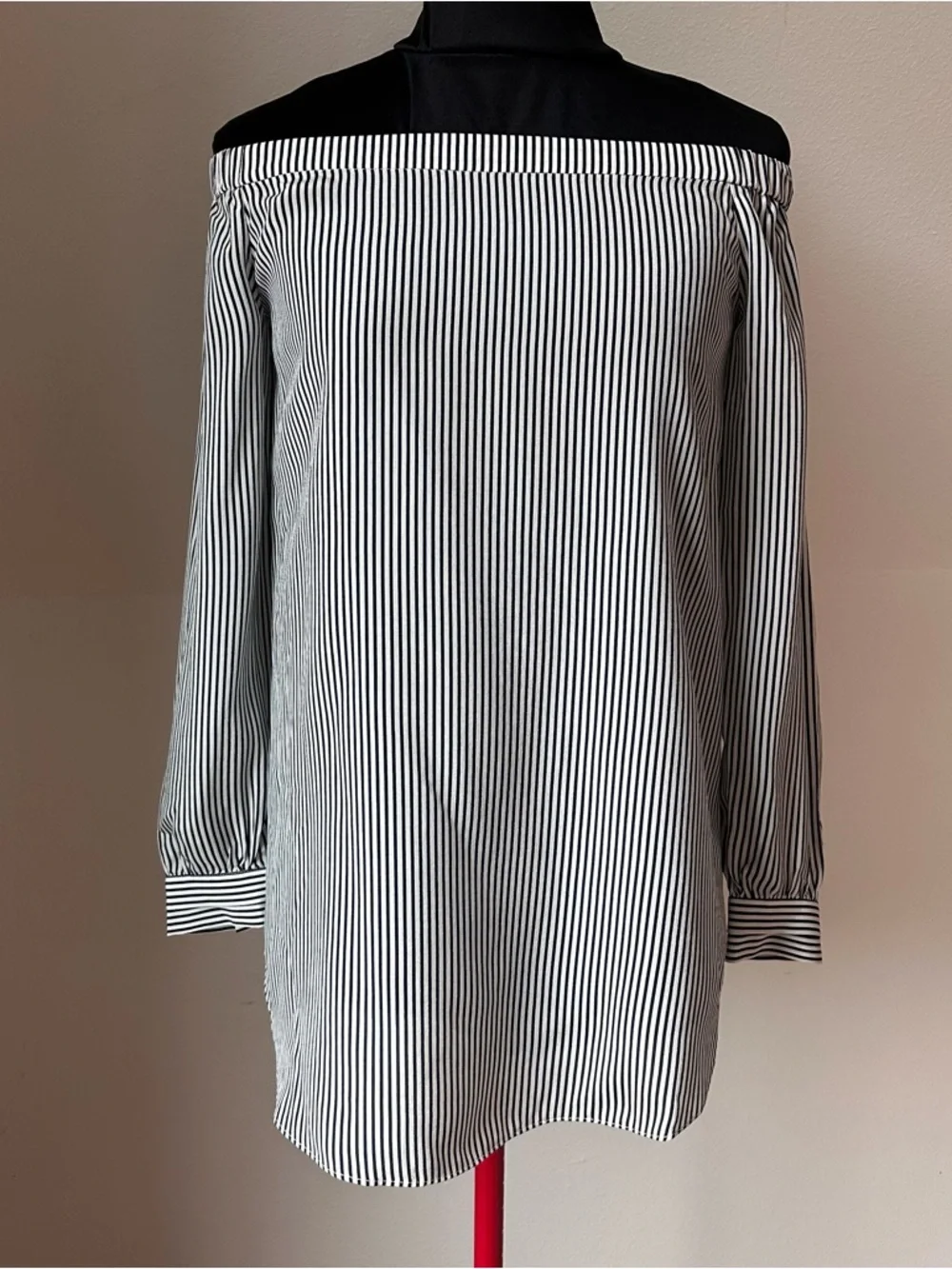Cabi 100% Silk Off Shoulder Striped Blouse XS Black White Tunic Top Lightweight - Picture 2 of 15